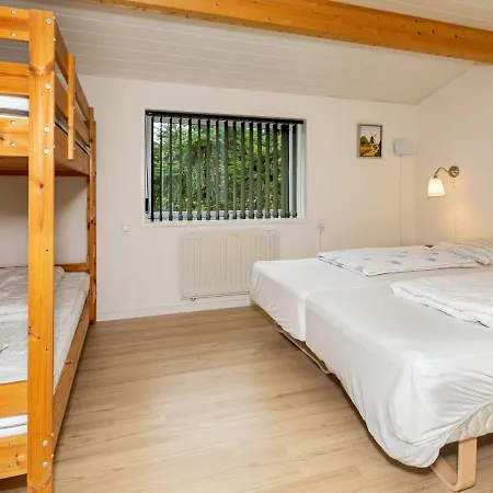 4 Star In Hals-by Traum * Hals